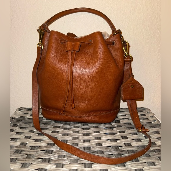 Madewell Handbags - Madewell Lafayette 100% Brown Leather Bucket Shoulder Bag